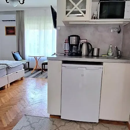 Forestine Guesthouse Apartment *