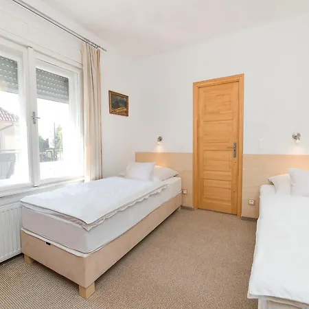 Apartment Forestine Guesthouse Heviz